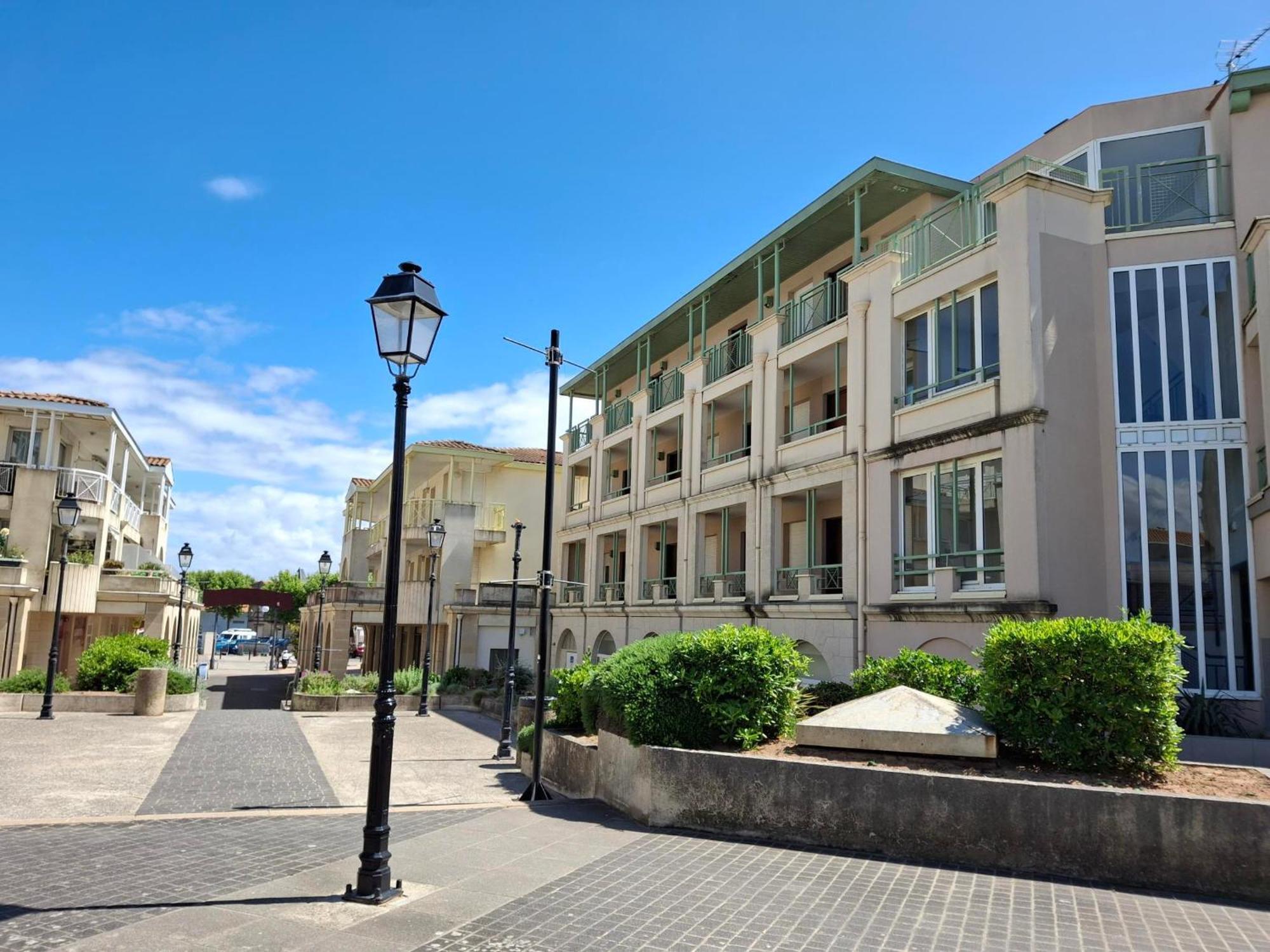 Appartement Avec Piscine, Tennis & Balcon, Centre-Ville Chatelaillon-Plage, 6 Pers, 2 Ch - Fr-1-706-17 Exterior photo